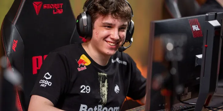 Korb3n пошутил об инактиве Larl: «Помните, как Mira в отпуск ушёл?»