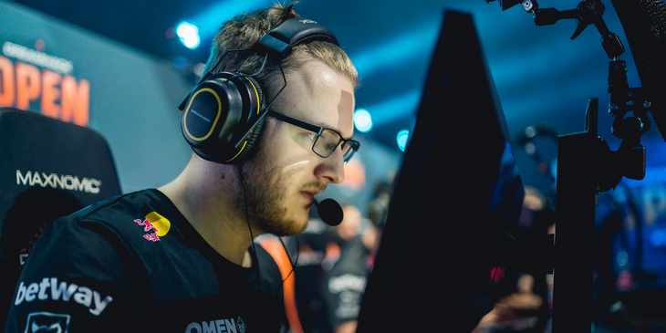 Smooya: «Ежедневно играть на FACEIT — это просто законный вид селфхарма»
