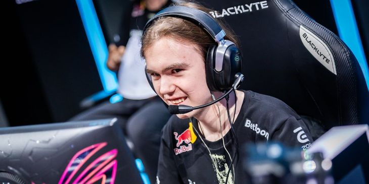 Donk о топ-2 рейтинга HLTV.org: «Я для себя лучший в мире. Если я с меньшим винрейтом набиваю большую статистику, значит я сильнее»