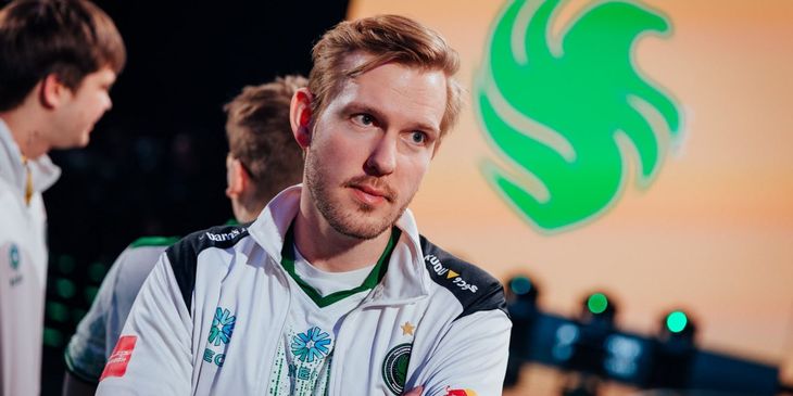 Team Falcons переиграла Team Liquid в матче четвертого тура группового этапа The International 2025