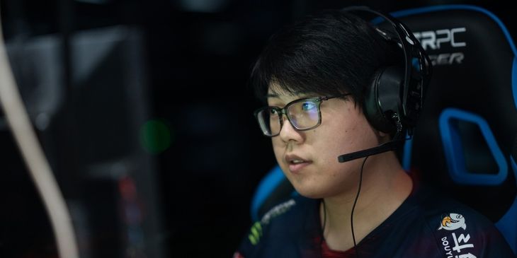 Royal Never Give Up проиграла Hokori на The International 2022