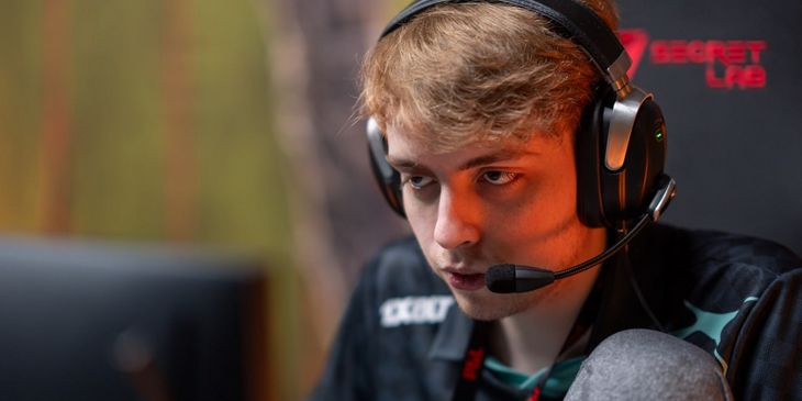 Ahilles: «Aurora пока что сыро выглядит. Невооруженным глазом видны проблемы с коммуникацией или в понимании, что хочет мидер и саппорты»