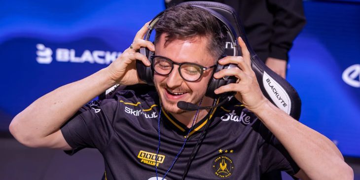 «Мы решили покинуть соревновательную сцену» — apEX и ropz пошутили на 1 апреля