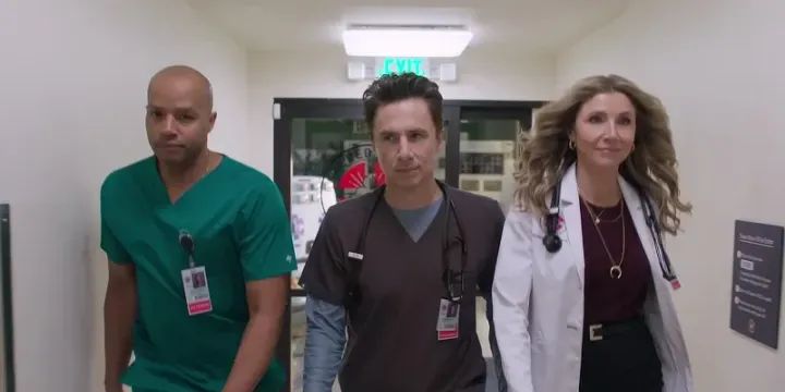 Дикторы «Клиники» показали процесс озвучки тизера нового сезона в прямом эфире