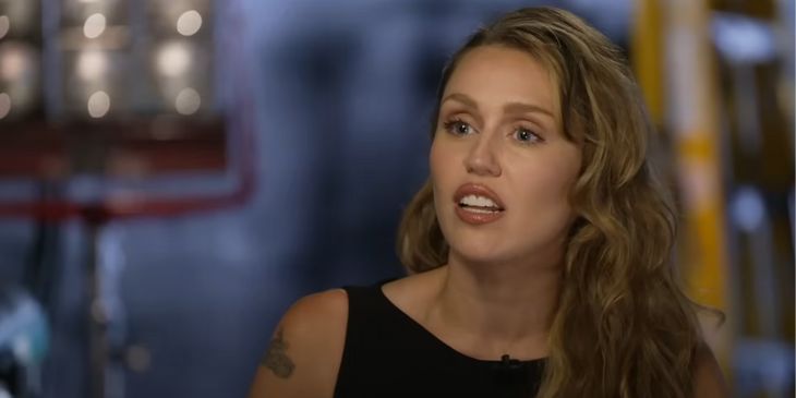 Майли Сайрус заявила, что была первой звездой, которую «отменили»