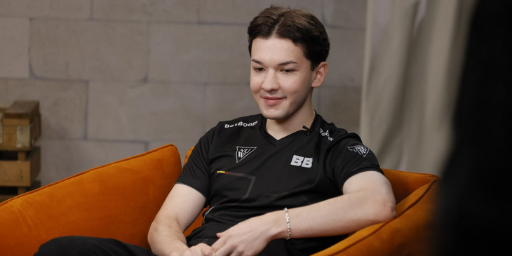 Zorte показал свой автограф для стикера к BLAST.tv Austin Major 2025