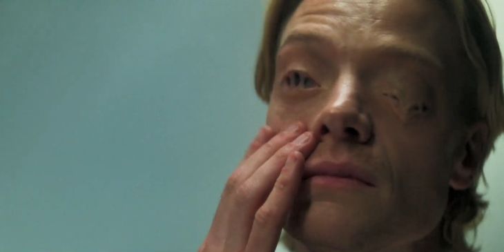 Официальный русский трейлер хоррора «Глиноликий» про врага Бэтмена