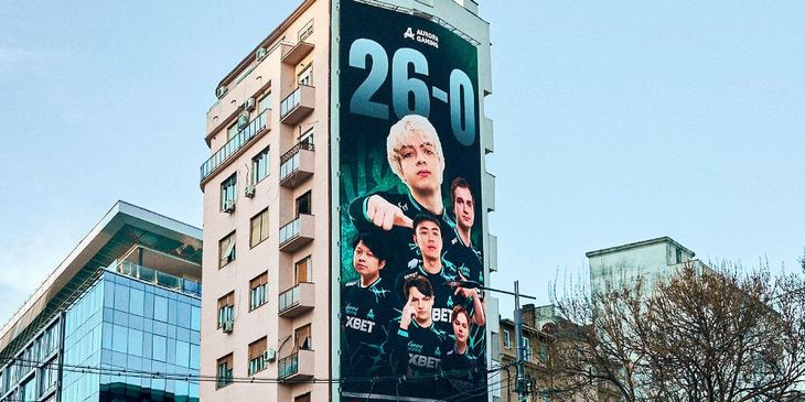 Aurora Gaming разместила баннер на доме в Белграде в честь рекордной серии побед