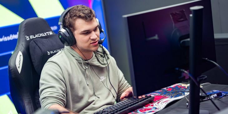 Mira про UNIVERSE by FISSURE: «Mikoto играл с пингом 200, потому что bzm просто проспал официалку»