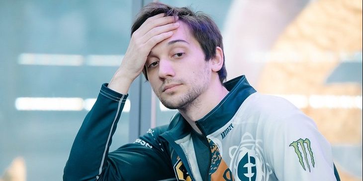 Arteezy выложил Phase Boots перед дракой в матче на мейджоре — после его смерти противники разбили предмет