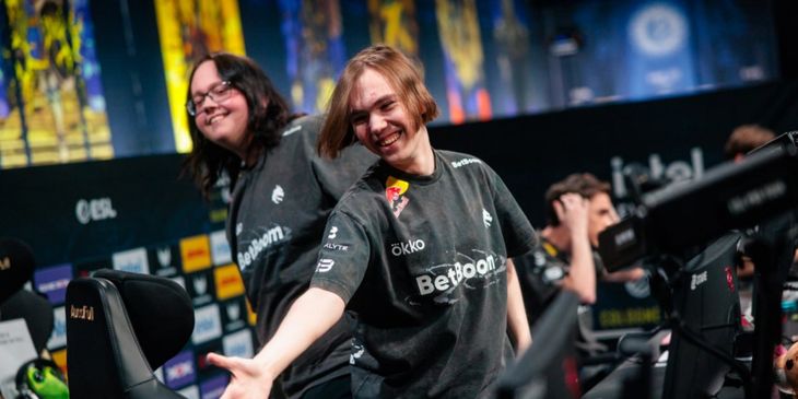 Donk выиграл восьмой сезон на FACEIT