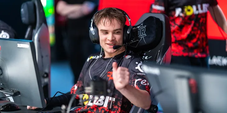 Seized похвалил игру jcobbb на мейджоре: «Видно, что со второй стадии он выдохнул и просто играет в "Контру", не парится»