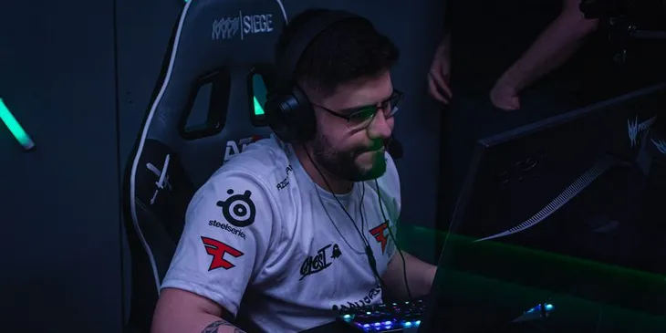FaZe Clan или G2 — кто пройдет в плей-офф Esports World Cup 2025 по Rainbow Six Siege X?