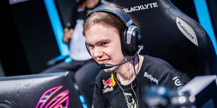 Donk про Vitality со сцены HLTV Awards: «Я их просто ***»