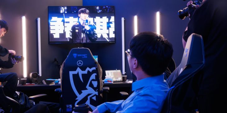 В League of Legends разрешат общение тренеров и команд во время матча