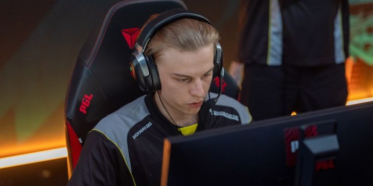 NAVI обыграли Aurora Gaming и прошли в плей-офф Thunderpick World Championship 2025