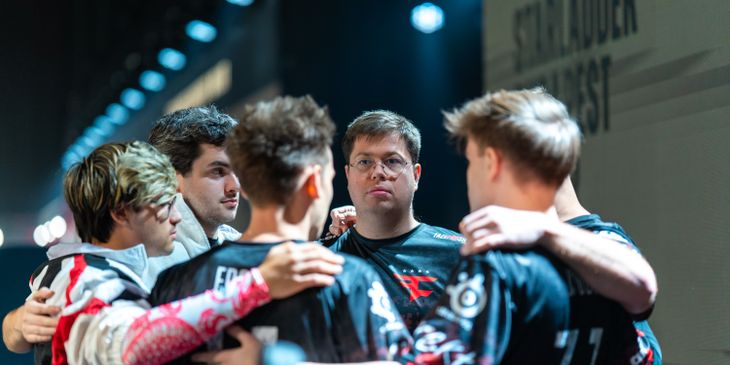 Frozen и Twistzz умерли от ножа в одном раунде против коллектива без рейтинга