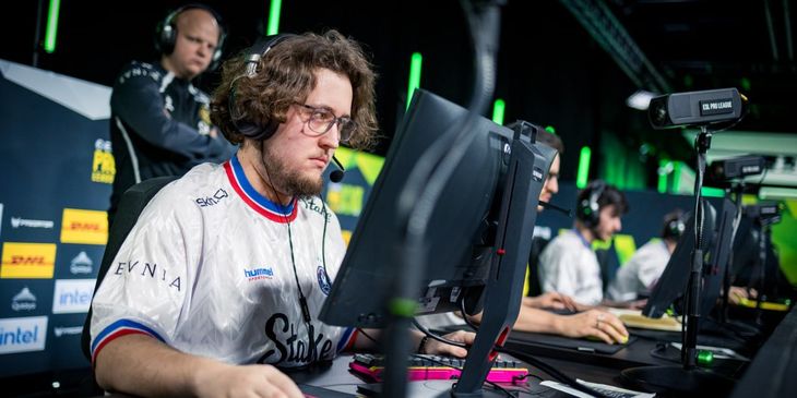 ZywOo стал лучшим киберспортсменом на ПК по версии Esports Awards 2025