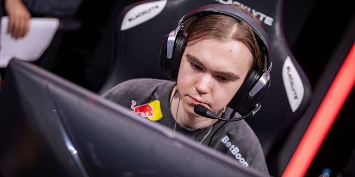 NAVI или Team Spirit — кто останется в верхней сетке на IEM Krakow 2026?