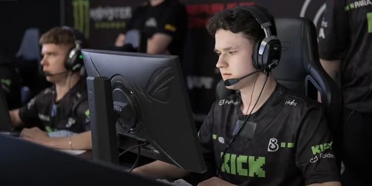 B8 Esports или ENCE — кто покинет отборочные на BLAST.tv Austin Major 2025?