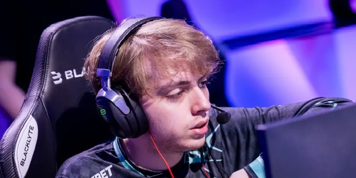 Aurora Gaming или Gaimin Gladiators — кто окажется сильнее в матче переигровок на DreamLeague S26?