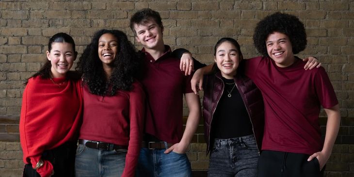 Авторы сериала о Гарри Поттере показали студентов всех факультетов Хогвартса