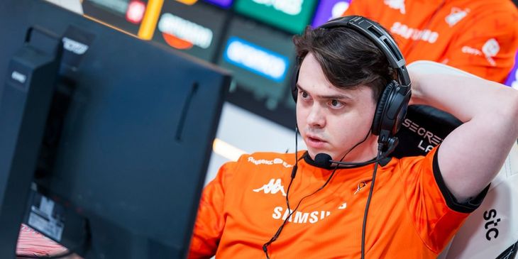 Virtus.pro перевела electroNic в запас