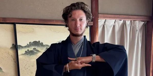 NS про Resolut1on: «Типичный [балабол], который говорит, что он преисполнился, очистил чакры, вышел на новый уровень, весь осознанный. Себе-то не [ври] в первую очередь»