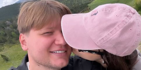 S1mple поехал в отпуск с новой девушкой-моделью