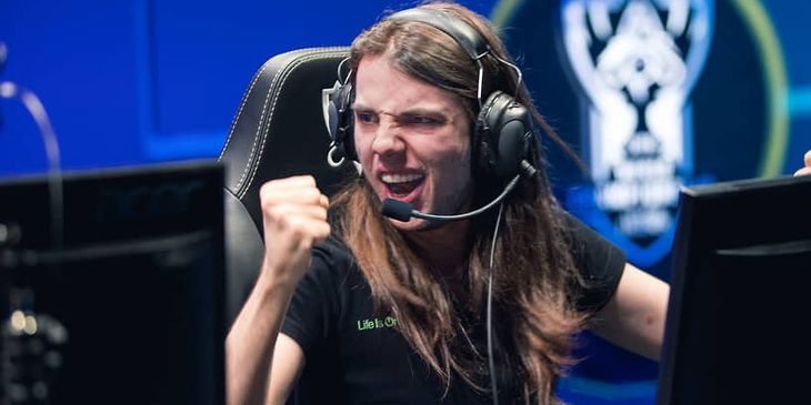 Twitch требует запретить Likkrit судиться с ней вне США — иначе стриминговой платформе придется заплатить «все деньги мира»