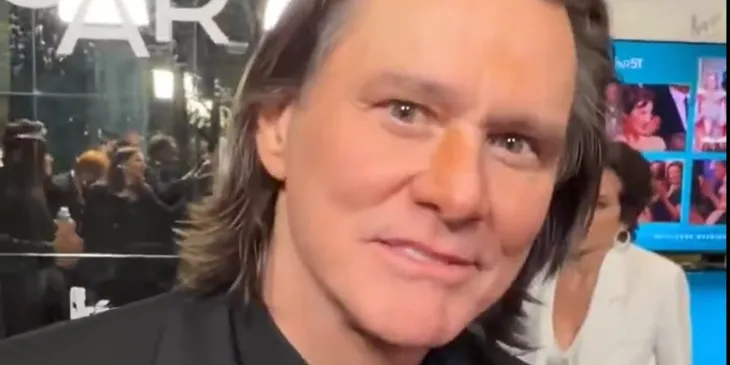 Двойник или пластическая операция? Фанаты не узнали Джима Керри на престижной премии