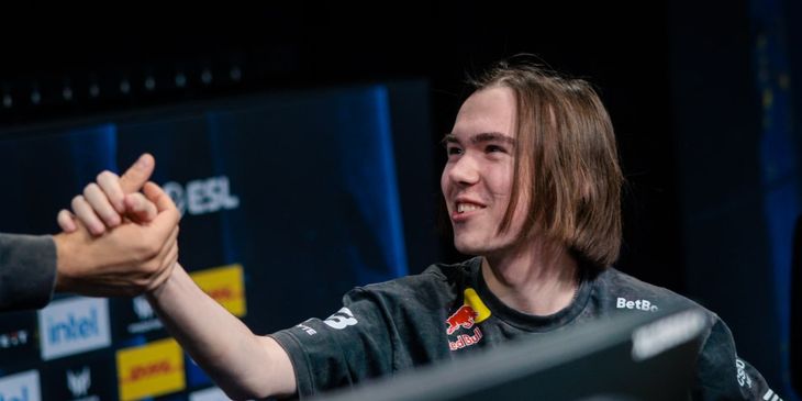 Donk о распорядке дня на буткемпе: «Я ложусь в два часа ночи»