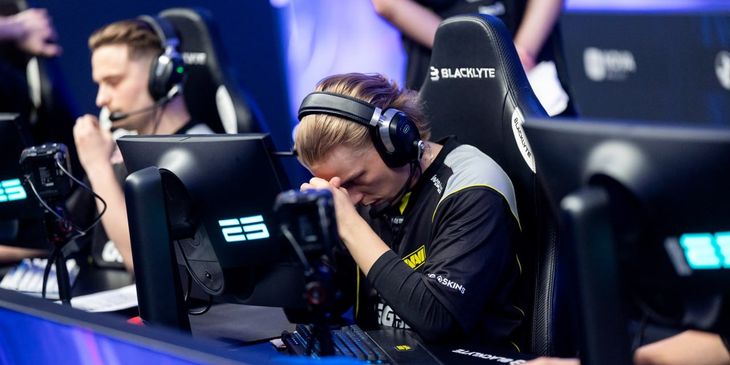 MOUZ обыграла NAVI и прошла в плей-офф IEM Cologne 2025