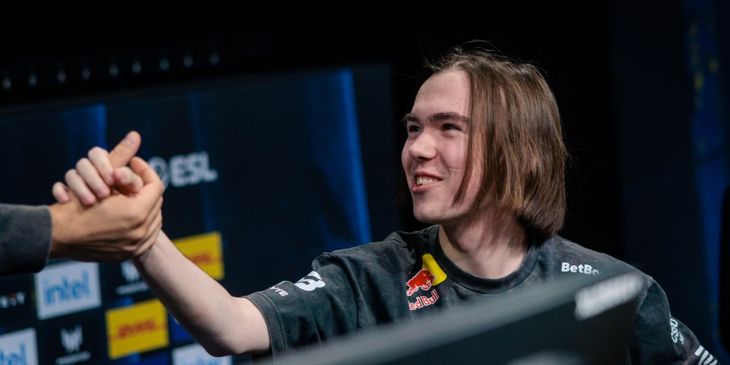 Team Spirit против MOUZ — кто станет первом финалистом PGL Astana 2026?