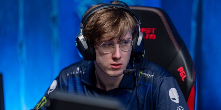 SabeRLighT- поделился мнением о сетах в голосовании за Collector's Cache 2025