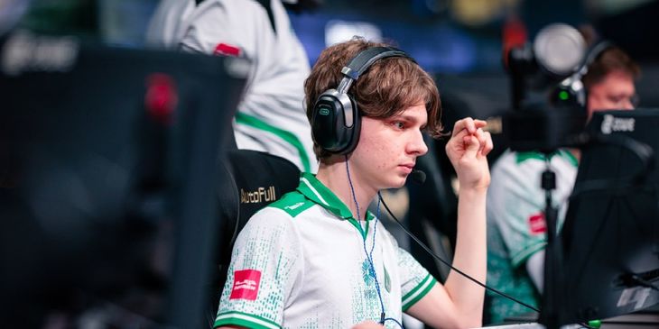 Аналитики: NAVI не справятся с Team Falcons в матче за выход в плей-офф ESL Pro League Season 24