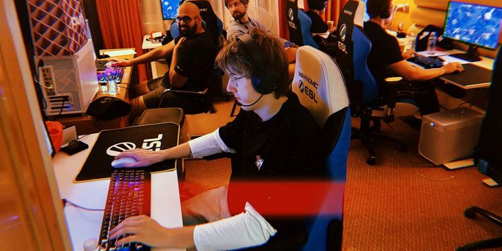 Virtus.pro с Malr1ne начала выступление на PREMIER SERIES с победы над Power Rangers