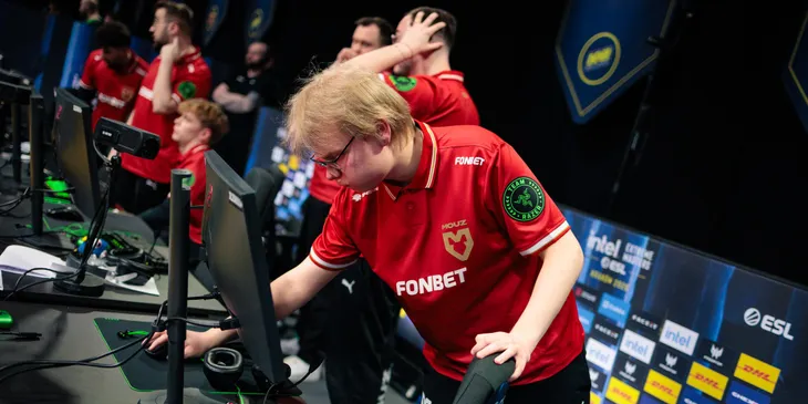 MOUZ прошла в плей-офф IEM Krakow 2026, оказавшись сильнее Team Falcons