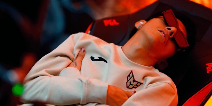 Matthew о Parker: «Он приходил в Discord* и засыпал. Включал камеру, и все это видели»