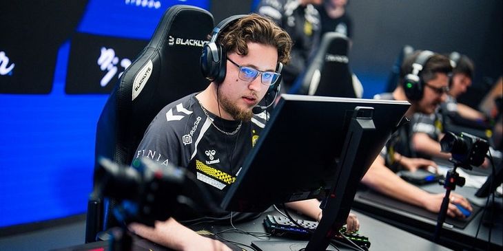 ZywOo опередил s1mple ещё по одному показателю — он сыграл больше карт на тир-1