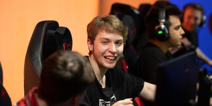 MOUZ или Yellow Submarine — кто окажется сильнее на групповом этапе ESSENCE I?
