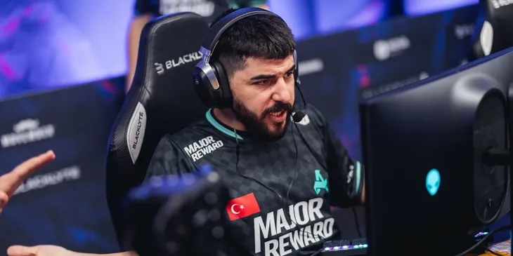 Есть ли у FlyQuest шансы обыграть Aurora Gaming в отборочных на BLAST Bounty Fall 2025?