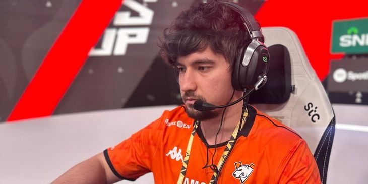 Daxak составил тирлист игроков на офлейне — себя он поставил в тир D