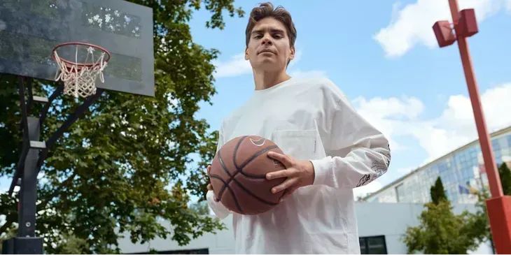 «У них хотя бы лица не отекшие» — Nix сравнил внешность игроков в Dota 2, CS2 и LoL