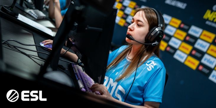 Кастер оскорбил участницу женского состава BIG — на него обрушились с критикой