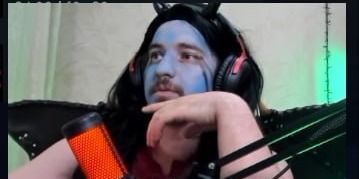 Daxak появился на матче BETBOOM Streamers Battle 14 в образе Queen of Pain