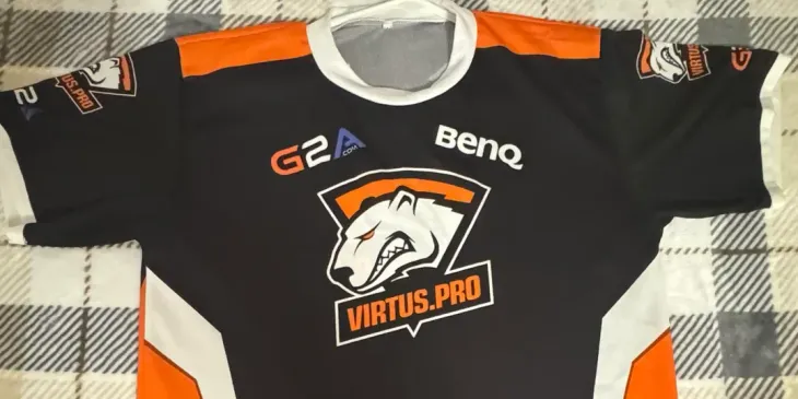 Фанат CS показал коллекцию олдовых джерси — футболки VP, NAVI, iBUYPOWER, Titan Esports и других команд
