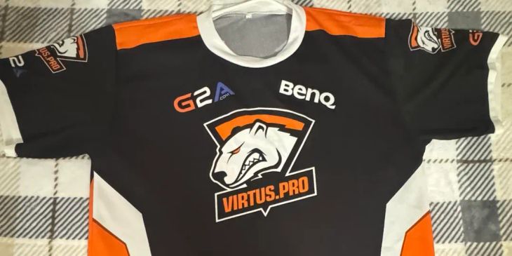 Фанат CS показал коллекцию олдовых джерси — футболки VP, NAVI, iBUYPOWER, Titan Esports и других команд