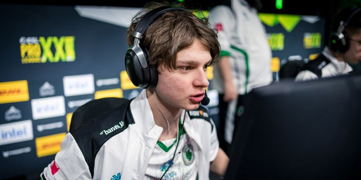 «Начинает раскидывать по ₽5 тыс. и говорит мне в духе: "На, подбери"» — рэпер рассказал о поведении kyousuke