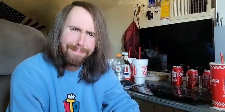 Asmongold о мусоре в комнате: «Я просто хочу жить как американец»